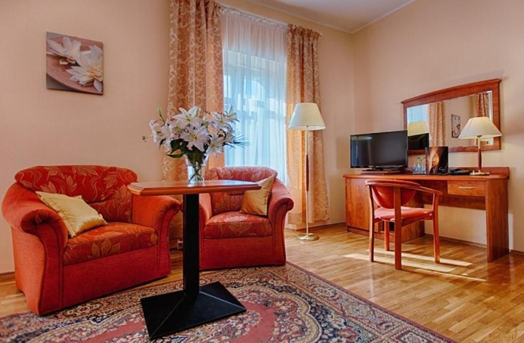 Hotel Restauracja Caspar Jelenia Góra Habitación foto